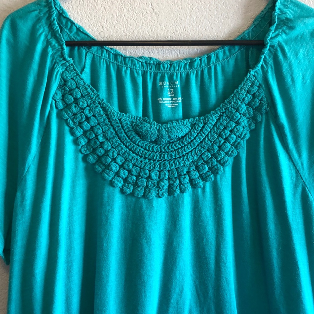 GIFTED-FREE W any purchase! Gently worn TOP - Picture 2 of 4